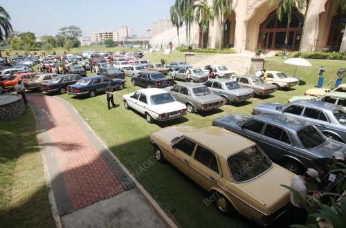 KERETA KELASIK MERCEDES-BENZ