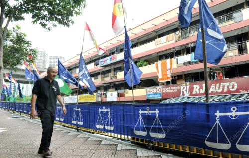 KL15_08052012_BENDERA