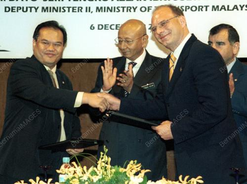 TENGKU AZLAN SULTAN ABU BAKAR