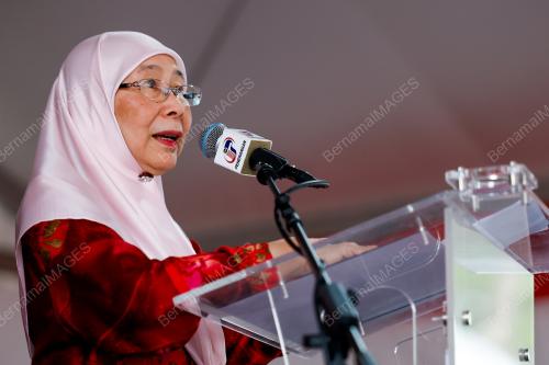 DATUK SERI DR WAN AZIZAH DR ISMAIL
