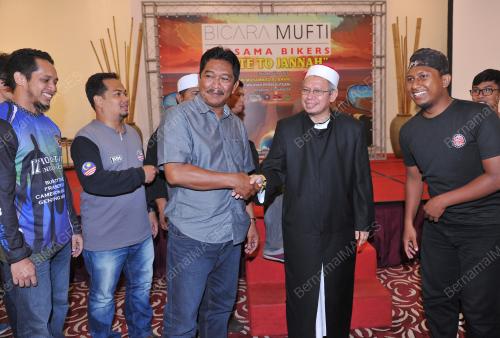 KL15_09042016_MUFTI