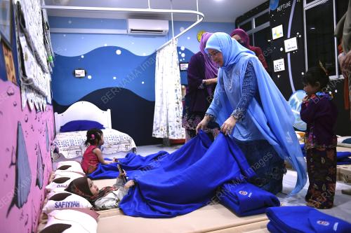 TUNKU HAJAH AZIZAH AMINAH MAIMUNAH ISKANDARIAH