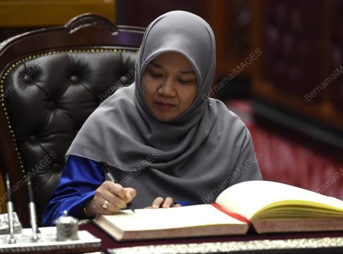 SENATOR FADHLINA SIDEK
