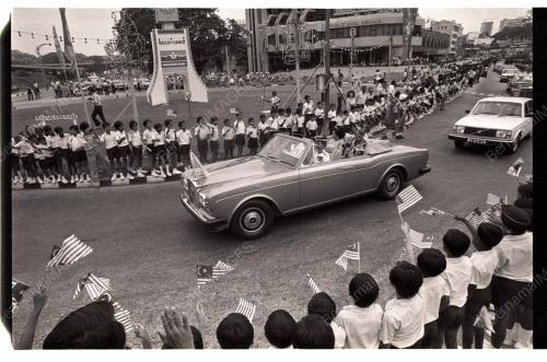 PERARAKAN KERETA DI RAJA