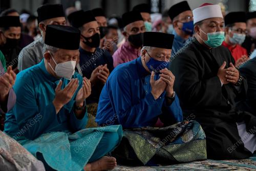 DATUK SERI ISMAIL SABRI YAAKOB