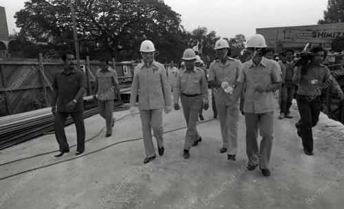 DR. MAHATHIR MOHAMAD