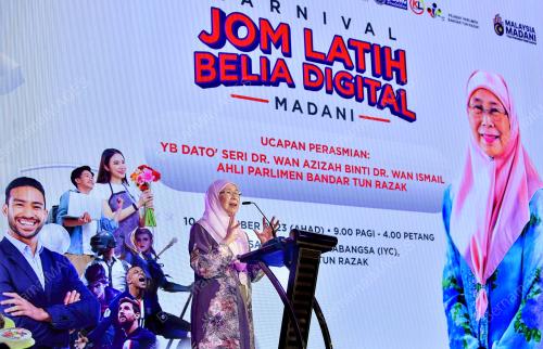 DATUK SERI DR WAN AZIZAH WAN ISMAIL