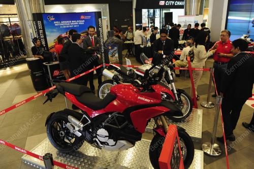 DUCATI NEW MONSTER SNEAK PEAK 2011