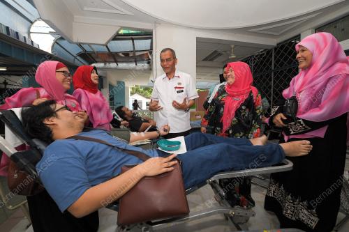 DATUK SERI DR DZULKEFLY AHMAD