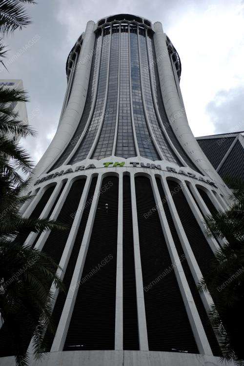 PENANGGUHAN IBADAH HAJI KE TAHUN HADAPAN