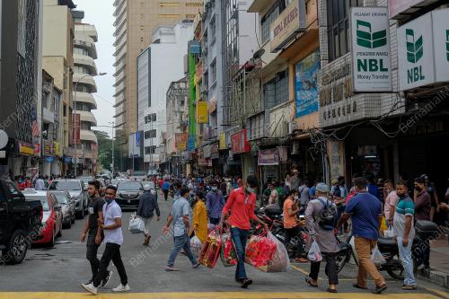 JALAN SILANG IBARAT BANDAR KECIL DHAKA