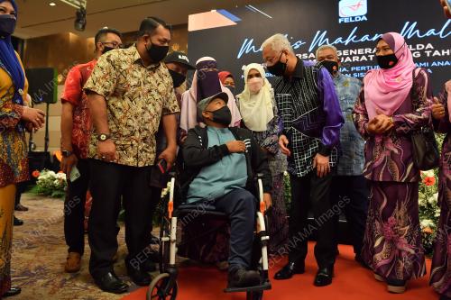 DATUK SERI ISMAIL SABRI YAAKOB
