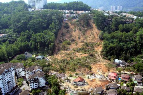 TANAH RUNTUH BUKIT ANTARABANGSA