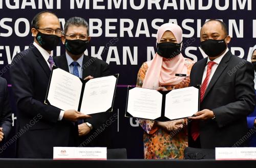DATUK SERI RINA HARUN