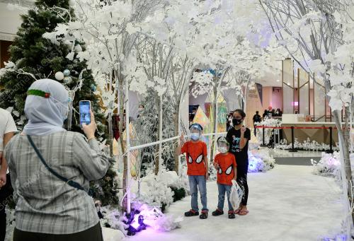 TINJAUAN HARI KRISMAS