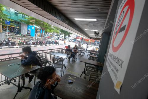 TINJAUAN MEROKOK DI PREMIS MAKAN