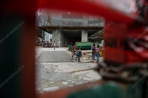 KONDOMINIUM RUNTUH DI TAMAN DESA