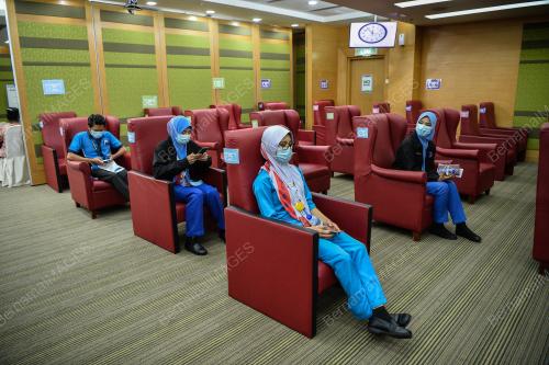 PROGRAM IMUNISASI COVID-19 DI KPJ TAWAKKAL
