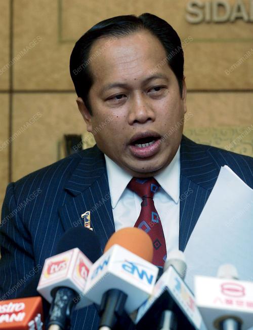AHMAD MASLAN