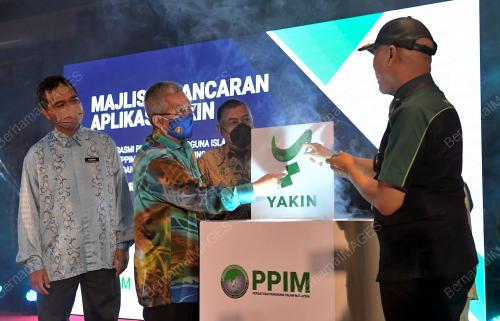 DATUK SERI DR ADHAM BABA