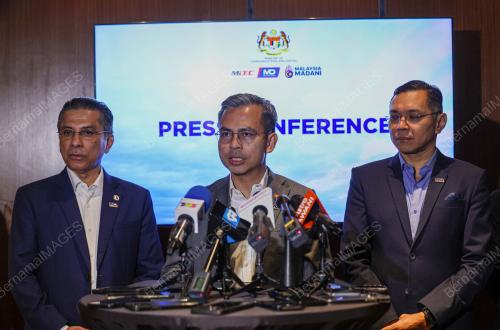 FAHMI FADZIL