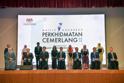 DATUK SERI AZMIN ALI