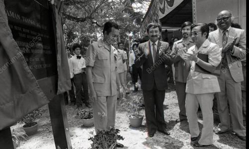DR. MAHATHIR MOHAMAD