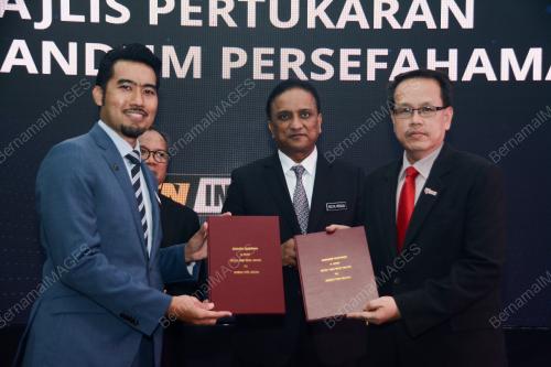 DATUK SERI REEZAL MERICAN NAINA MERICAN