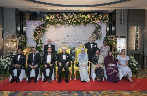 TUANKU MUHRIZ TUANKU MUNAWIR