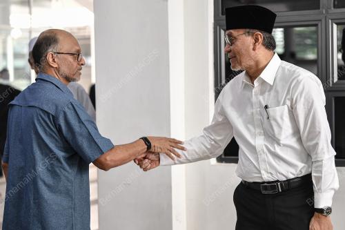 DATUK SERI DR DZULKEFLY AHMAD