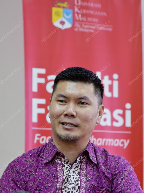 PROF MADYA DR MOHD MAKMOR BAKRY