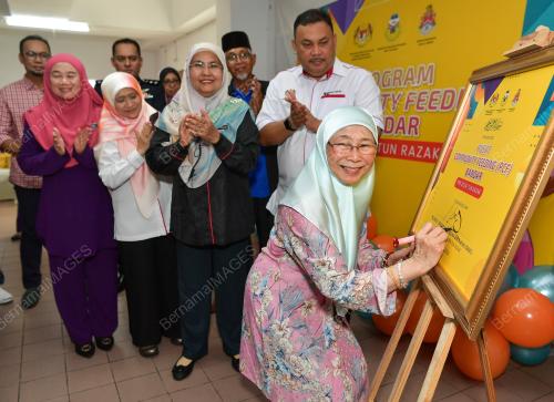 DATUK SERI DR WAN AZIZAH