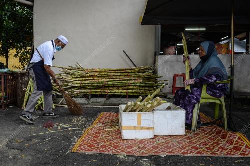WARGA EMAS PENIAGA AIR TEBU