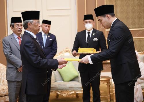 AL-SULTAN ABDULLAH RI'AYATUDDIN AL-MUSTAFA BILLAH SHAH