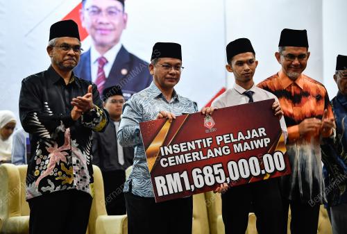 DATUK DR MOHD NA'IM MOKHTAR