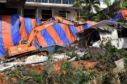 TINJAUAN KEJADIAN TANAH RUNTUH KEMENSAH HEIGHTS