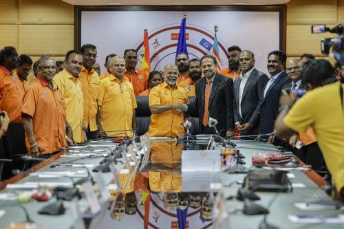 SIDANG MEDIA MAKKAL SAKTI DAN MIC