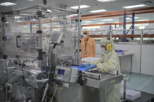 PEMBOTOLAN VAKSIN SINOVAC OLEH PHARMANIAGA