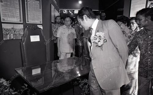 DR. MAHATHIR BIN MOHAMAD