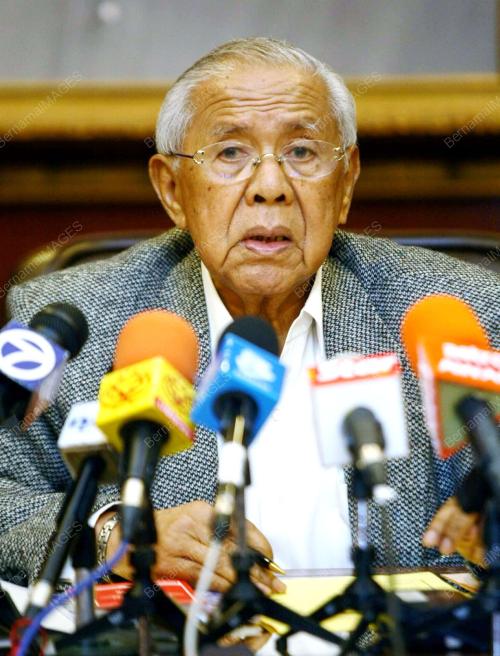 AHMAD RITHAUDDEEN TENGKU ISMAIL
