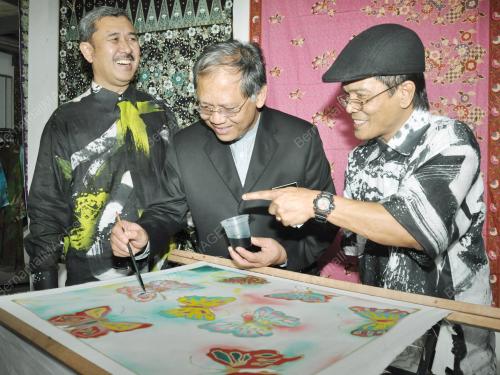 TAN SRI AHMAD FUAD ISMAIL
