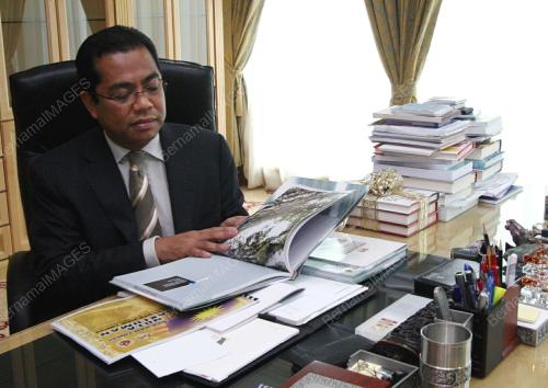 MENTERI PENGAJIAN TINGGI