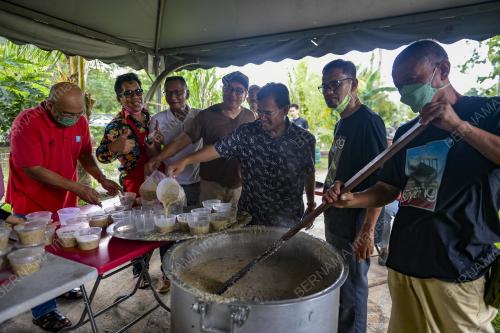 GOTONG ROYONG MASAK BUBUR LAMBUK KBSB