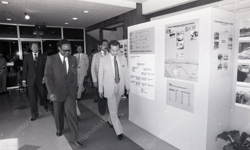 DR. MAHATHIR BIN MOHAMAD