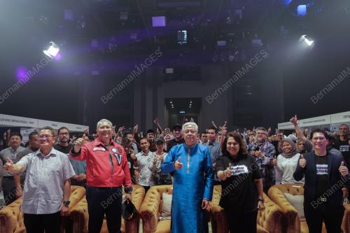 DATUK SERI ISMAIL SABRI YAAKOB