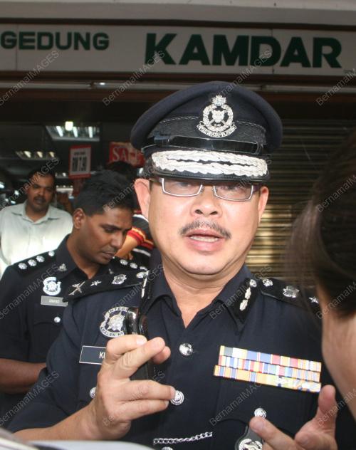 ROMPAKAN GEDUNG KAMDAR