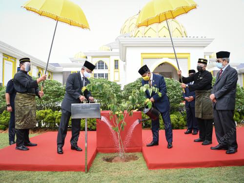 AL-SULTAN ABDULLAH RI'AYATUDDIN AL-MUSTAFA BILLAH SHAH