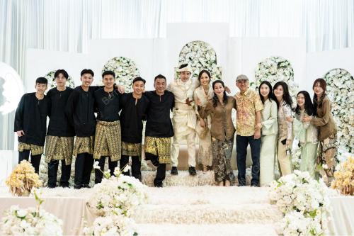 BERBAJU PENGANTIN TRADISIONAL MELAYU