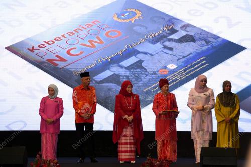 TUNKU AZIZAH AMINAH MAIMUNAH ISKANDARIAH