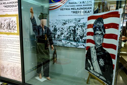PAMERAN BUSANA